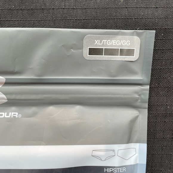 3 pair of Womens black UnderArmour hipsters (new) XL - Picture 2 of 2